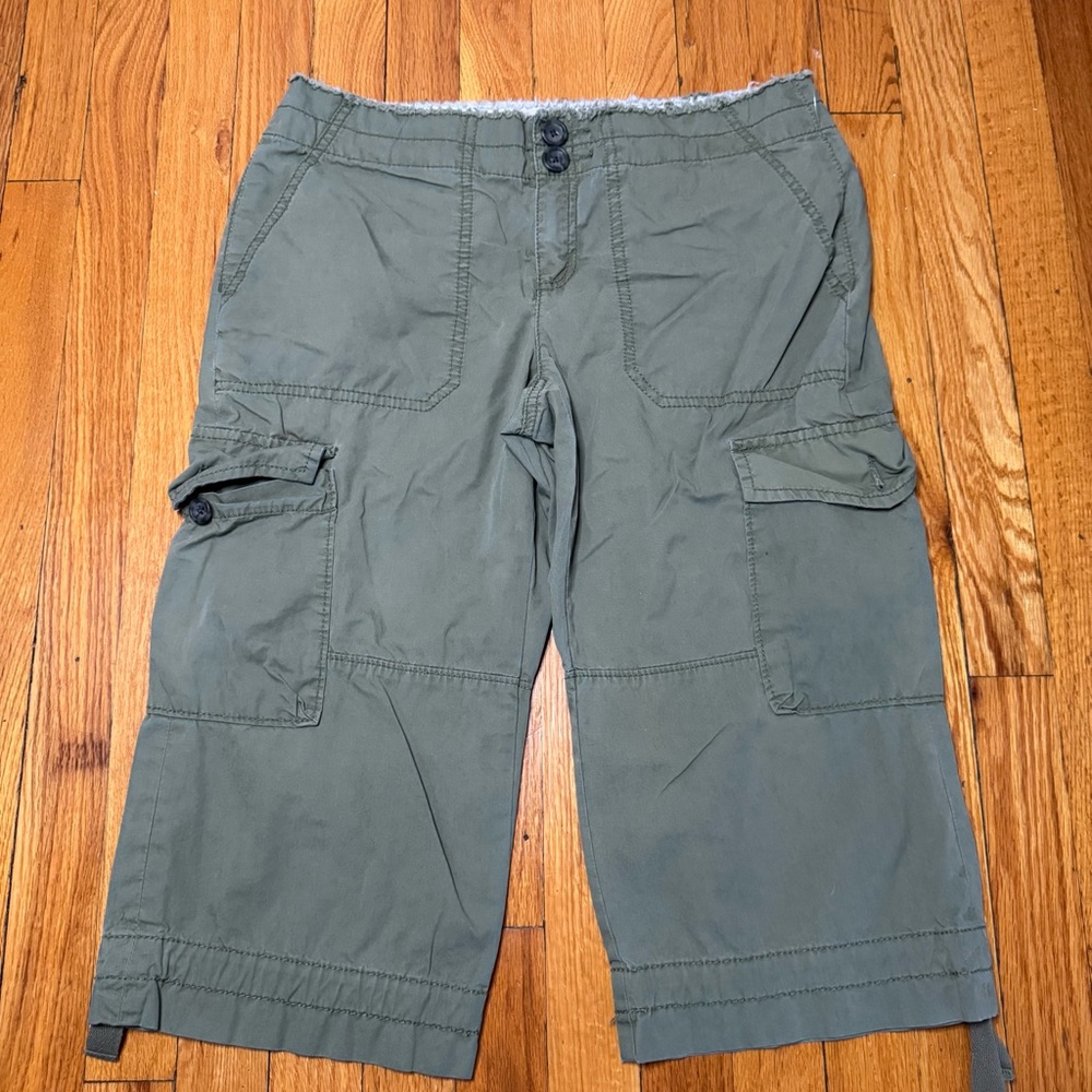 Banana Republic Vintage Green Cargo Capris Size 8 Women